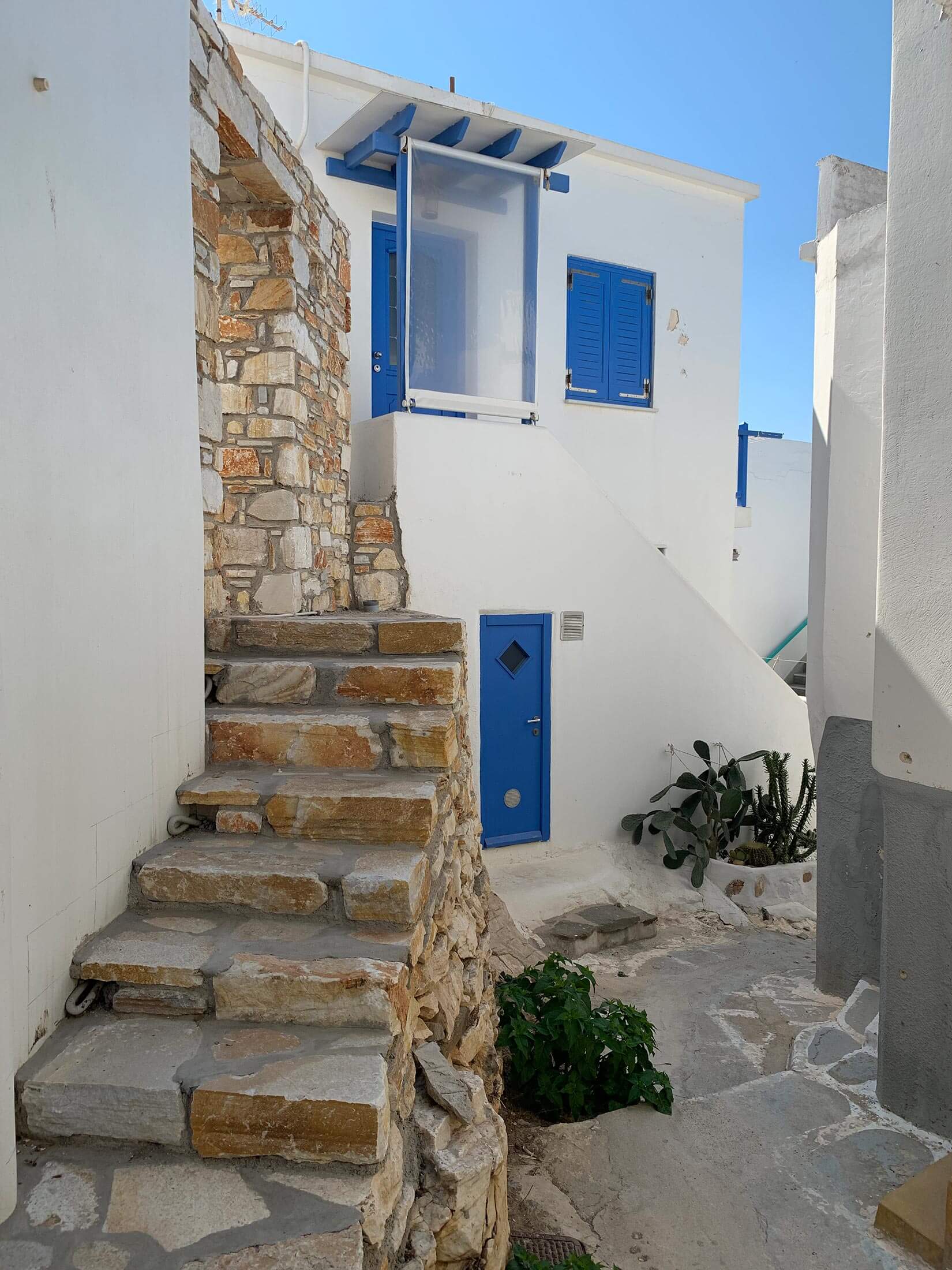 Whitewashed Greek house, Naousa old town, Paros island